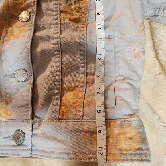 American Eagle soft, stretchy floral jean jacket - Picture 4 of 4